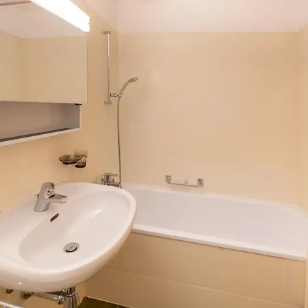 Chesa Flurigna First Floor Apartment *