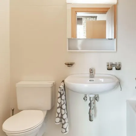 Chesa Flurigna First Floor Apartment Zuoz